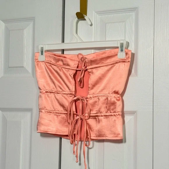 Pink strapless adjustable too - Picture 2 of 2